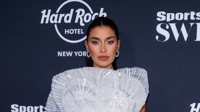 Nicole Williams English.